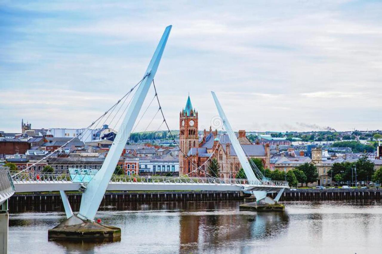 Helens House Derry City Centre Remarkable 3-Bed エクステリア 写真